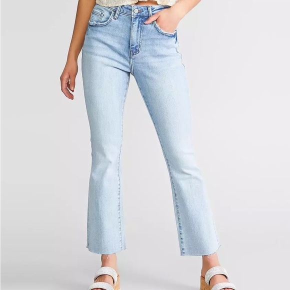 The Cropped Flare Out Jean - Picture 2 of 7